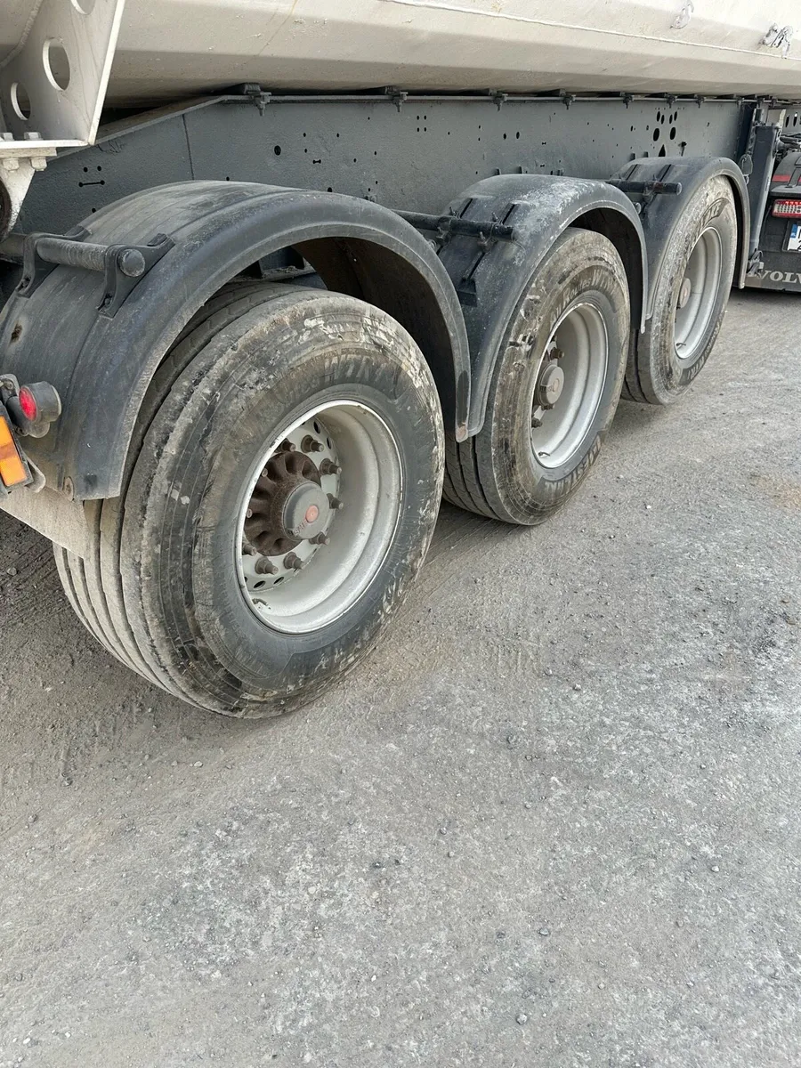 Schmitz tipping trailer - Image 4