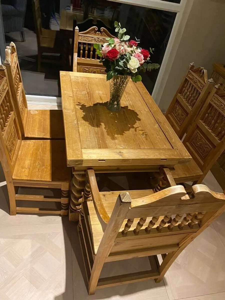 Extendable dining table and sideboard - Image 1