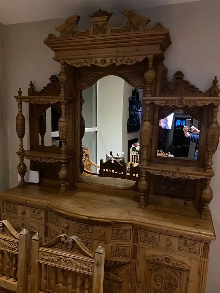 Extendable dining table and sideboard - Image 4