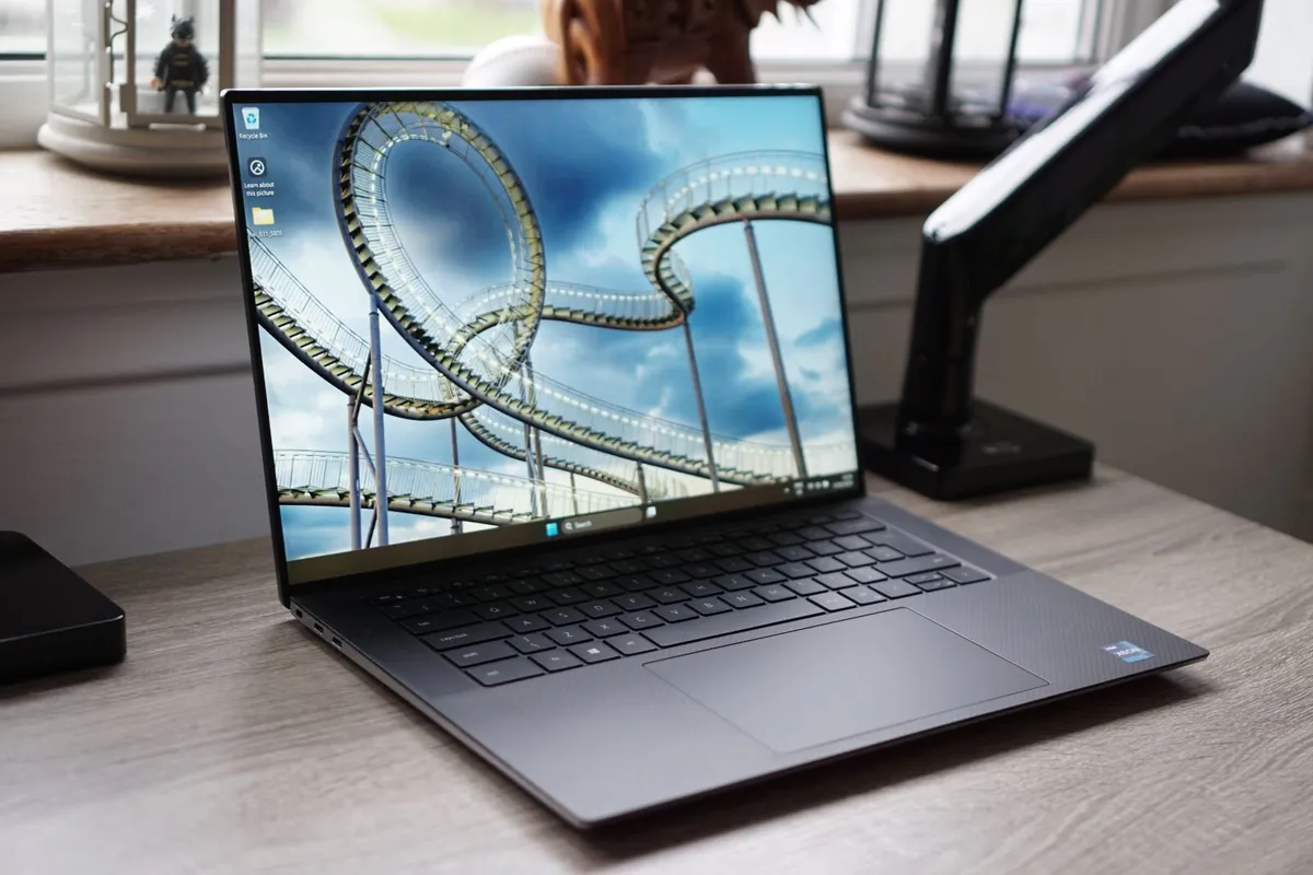 Dell Precision 5560 Workstation |Xeon W-11955|32GB - Image 1