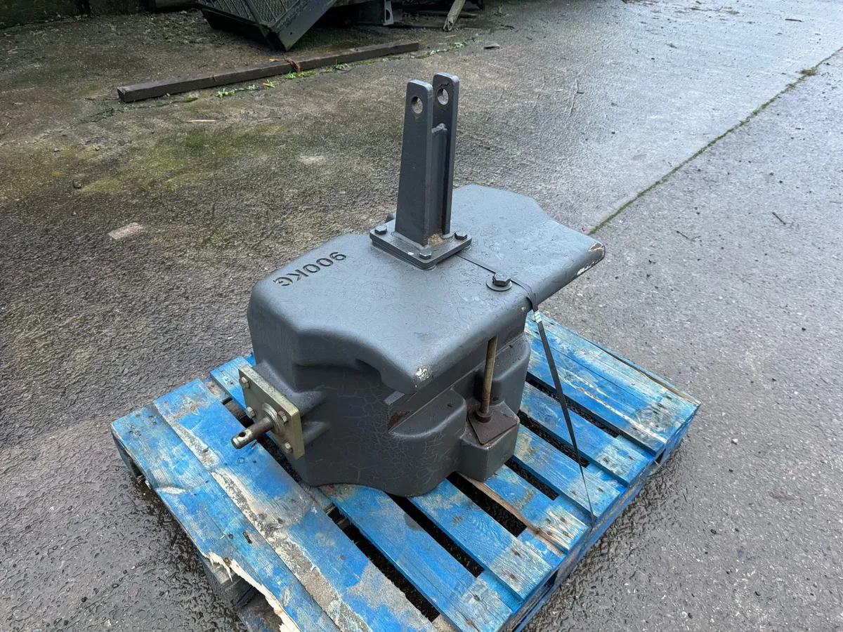 Claas 900kg Weight Block 3 point linkage tombstone - Image 3