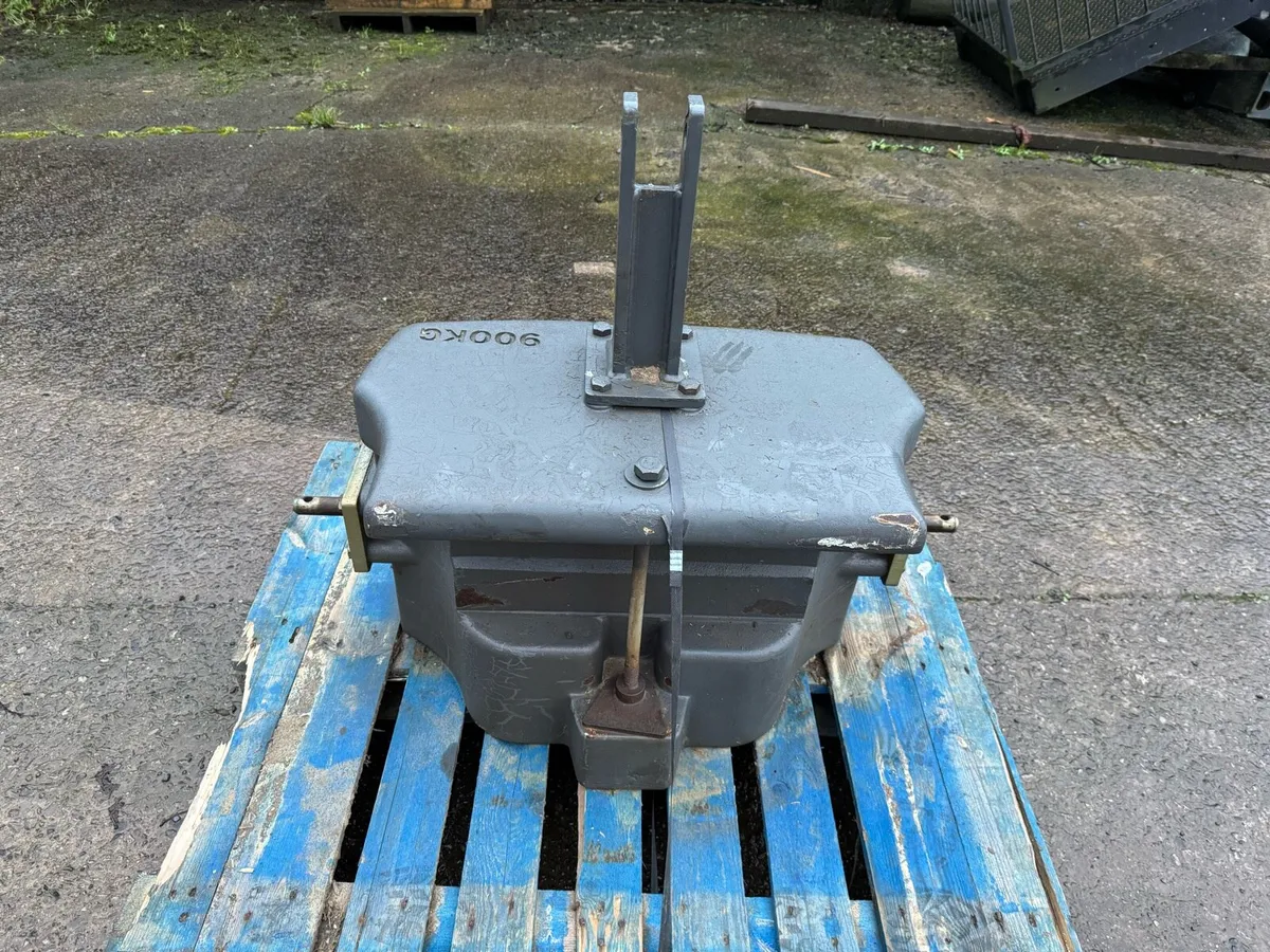 Claas 900kg Weight Block 3 point linkage tombstone - Image 4