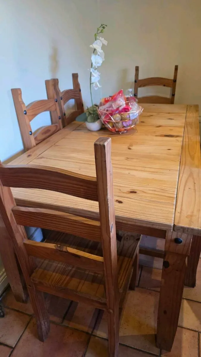Table and 6 chairs for sale - Image 1