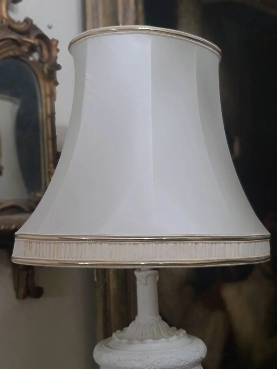 Neoclassical vintage lamp POSTAGE AVAILABLE - Image 3