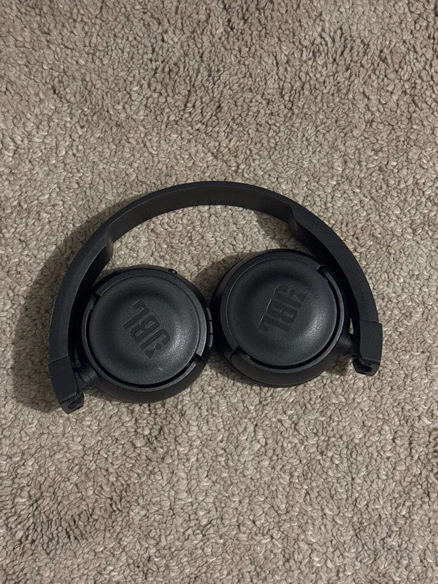 JBL headphones - Image 1
