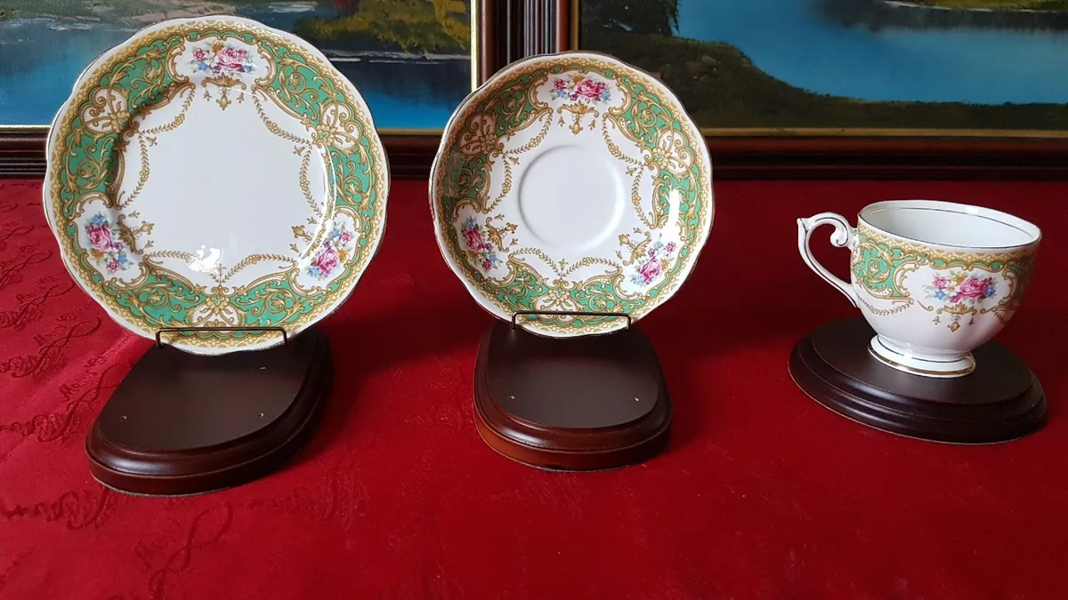 Queen Anne England RegencyGreen CabinetTeaSet Trio - Image 1