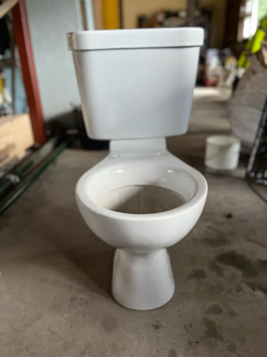 Bathroom ware - Image 1