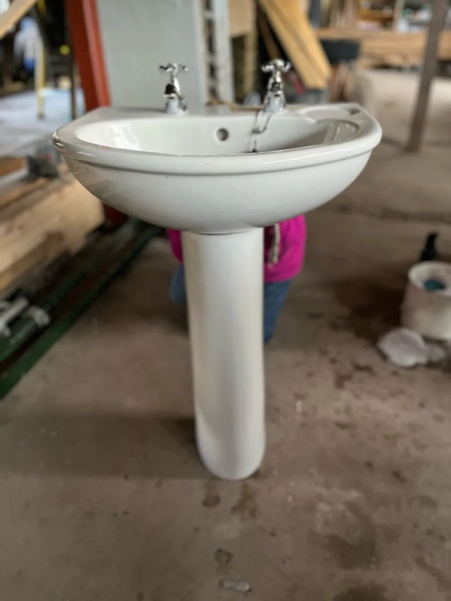 Bathroom ware - Image 3