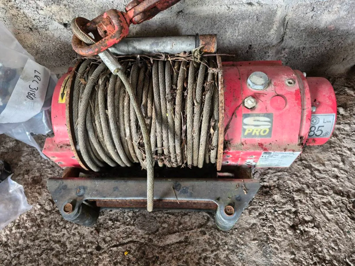Hydraulic winch - Image 1