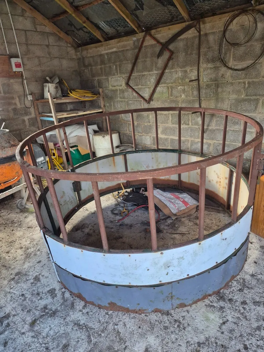 Round Bale Feeder 20 Space - Image 1
