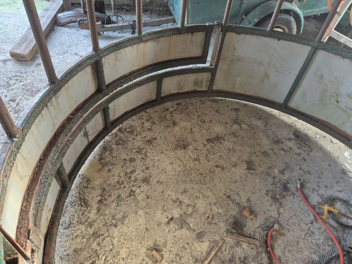 Round Bale Feeder 20 Space - Image 2