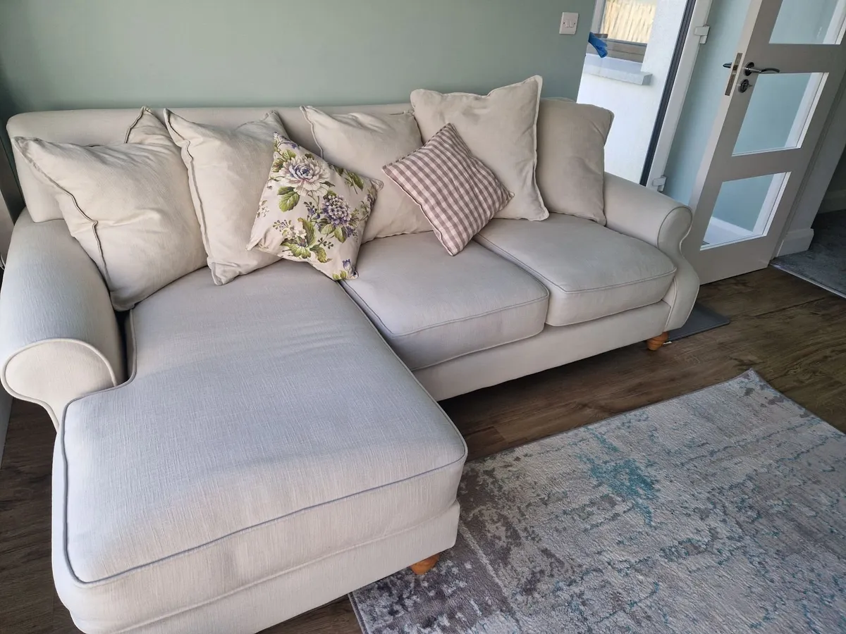 Left hand L shaped sofa - Immaculate - Image 2