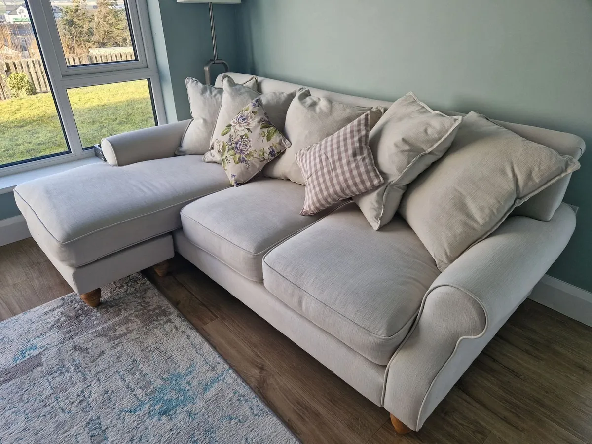 Left hand L shaped sofa - Immaculate - Image 1