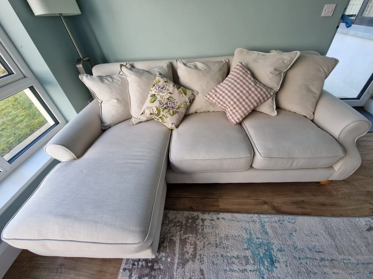 Left hand L shaped sofa - Immaculate - Image 4