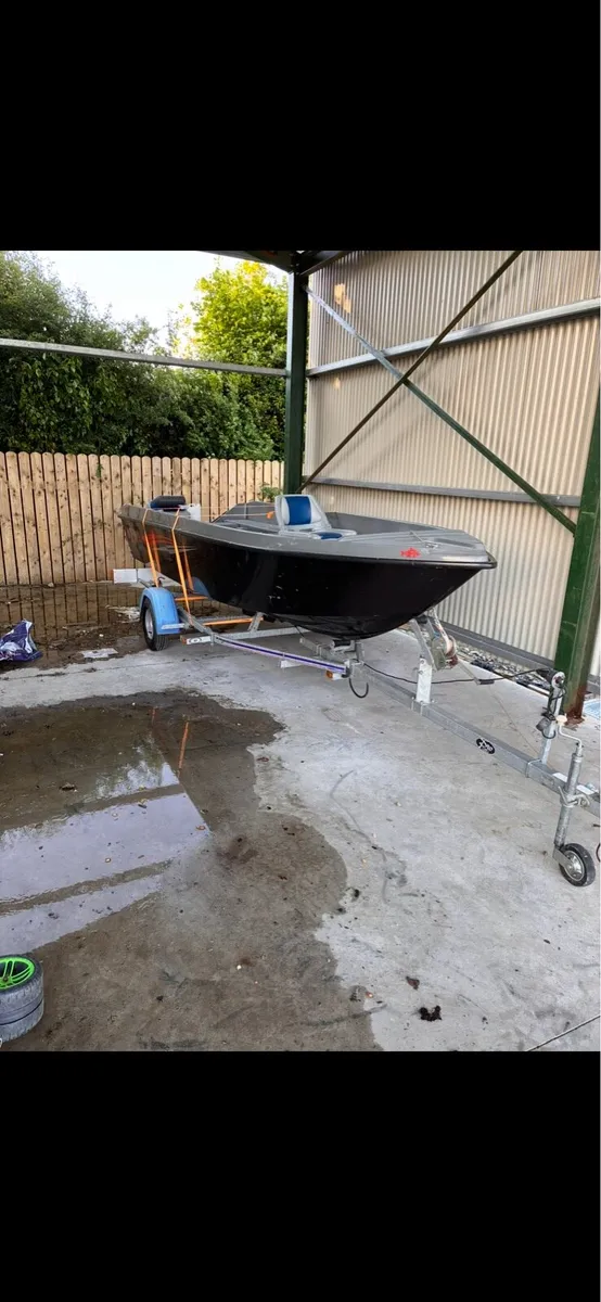 Redfin 5000 Boat - Image 1