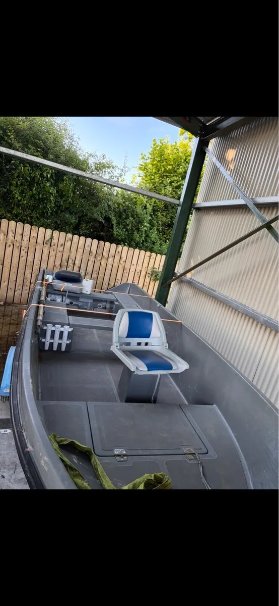 Redfin 5000 Boat - Image 2