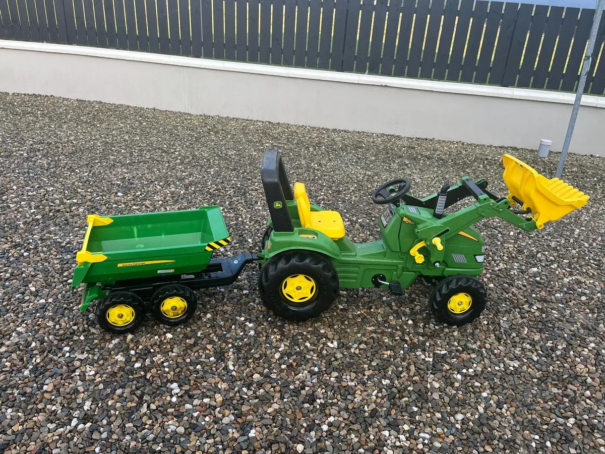 John Deere ride on tractor - Image 1