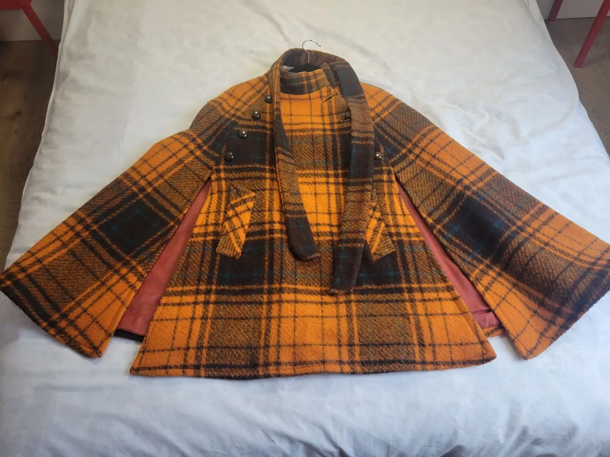 Vintage foxford wool cape - Image 3