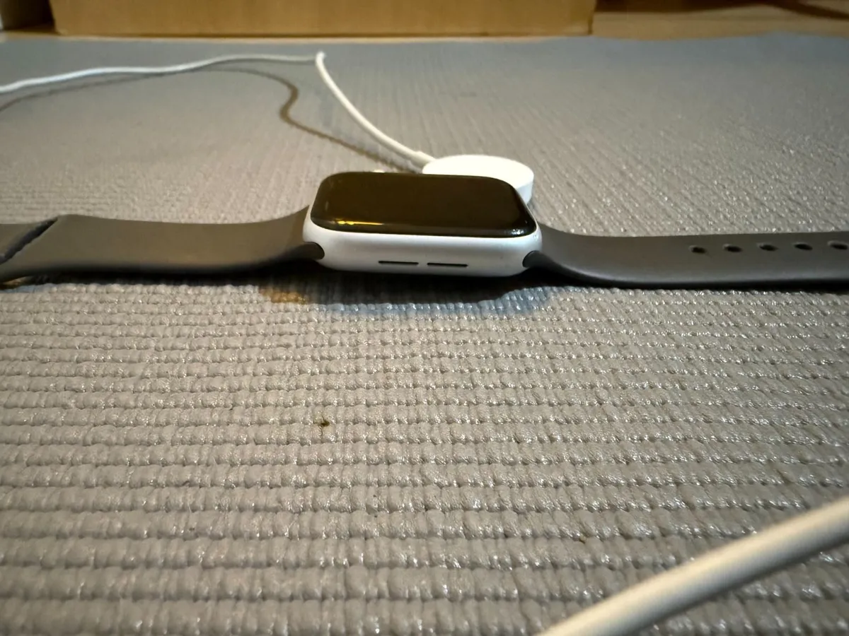 Apple Watch Series 6 44mm – Not Working/For Parts - Image 2