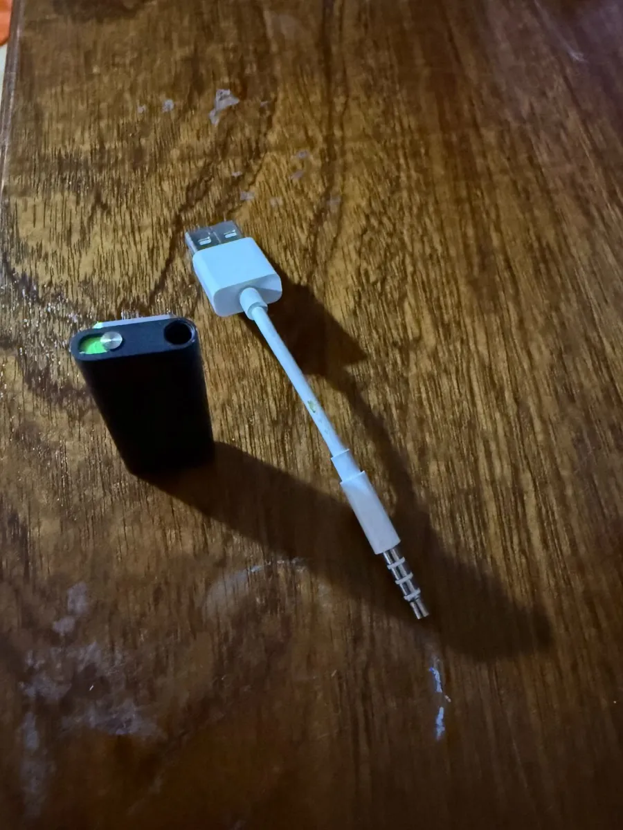 Apple iPod Shuffle 3rd Gen Black - Image 1