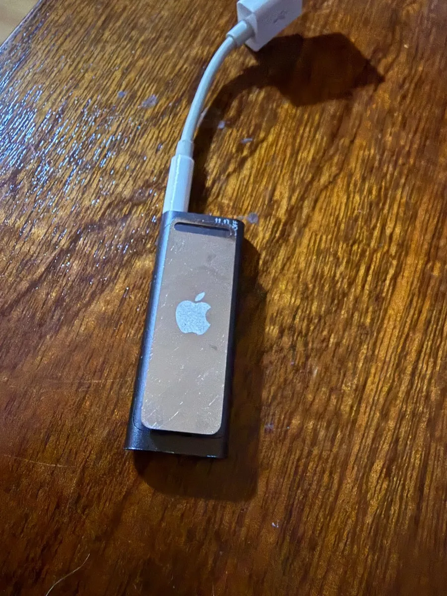 Apple iPod Shuffle 3rd Gen Black - Image 3