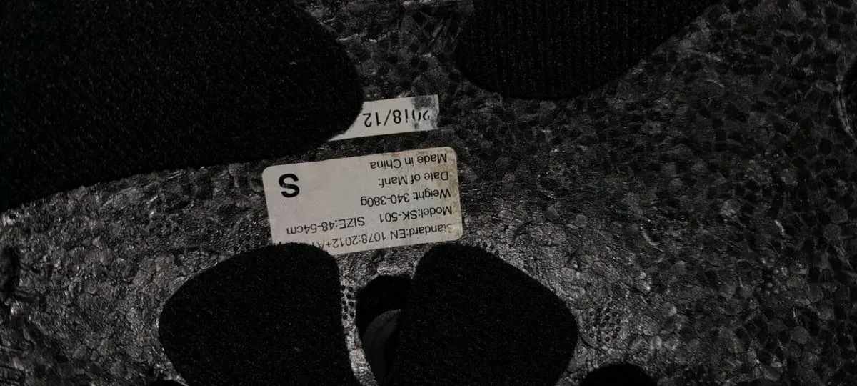 3 children's cycling helmets - Image 3