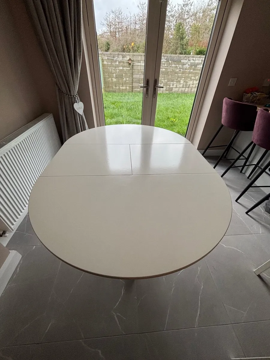 Dinning table & Chairs - Image 1