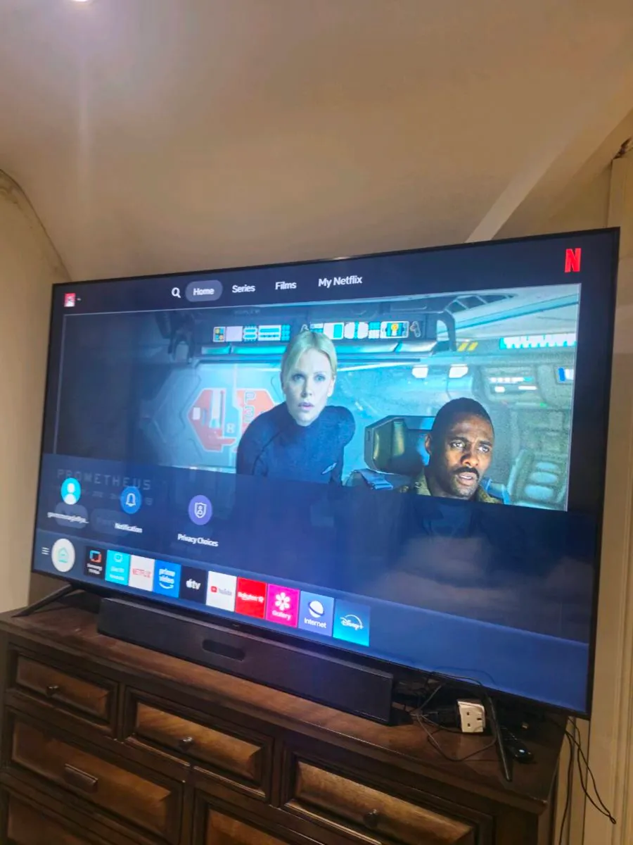 Samsung 75 inch Crystal UHD Smart tv - Image 2