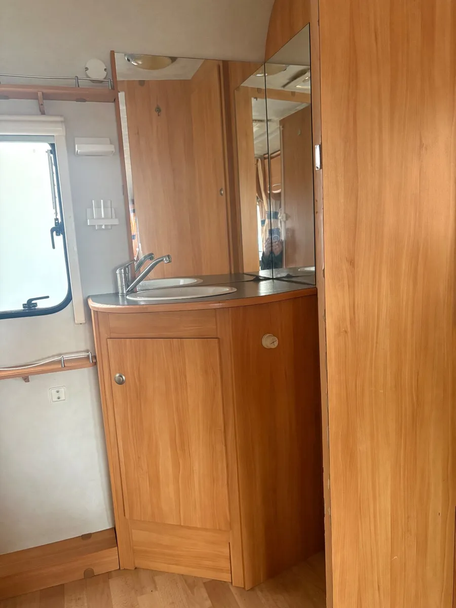 Caravan and air awning - Image 3
