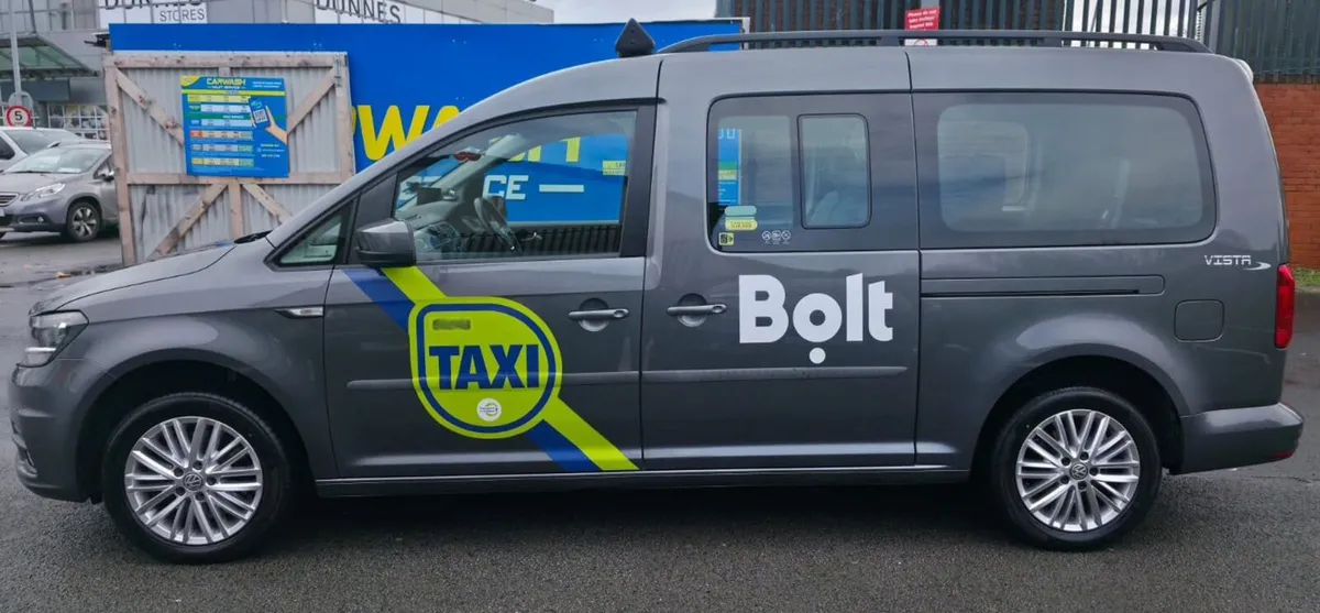 Volkswagen Caddy 7-Seater Wheelchair Taxi Mint Con - Image 3