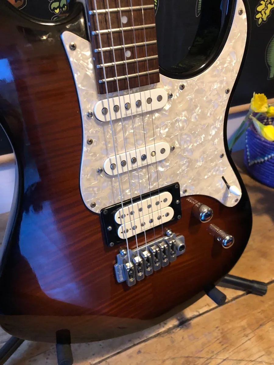1997 Yamaha Pacifica 812w - Image 2