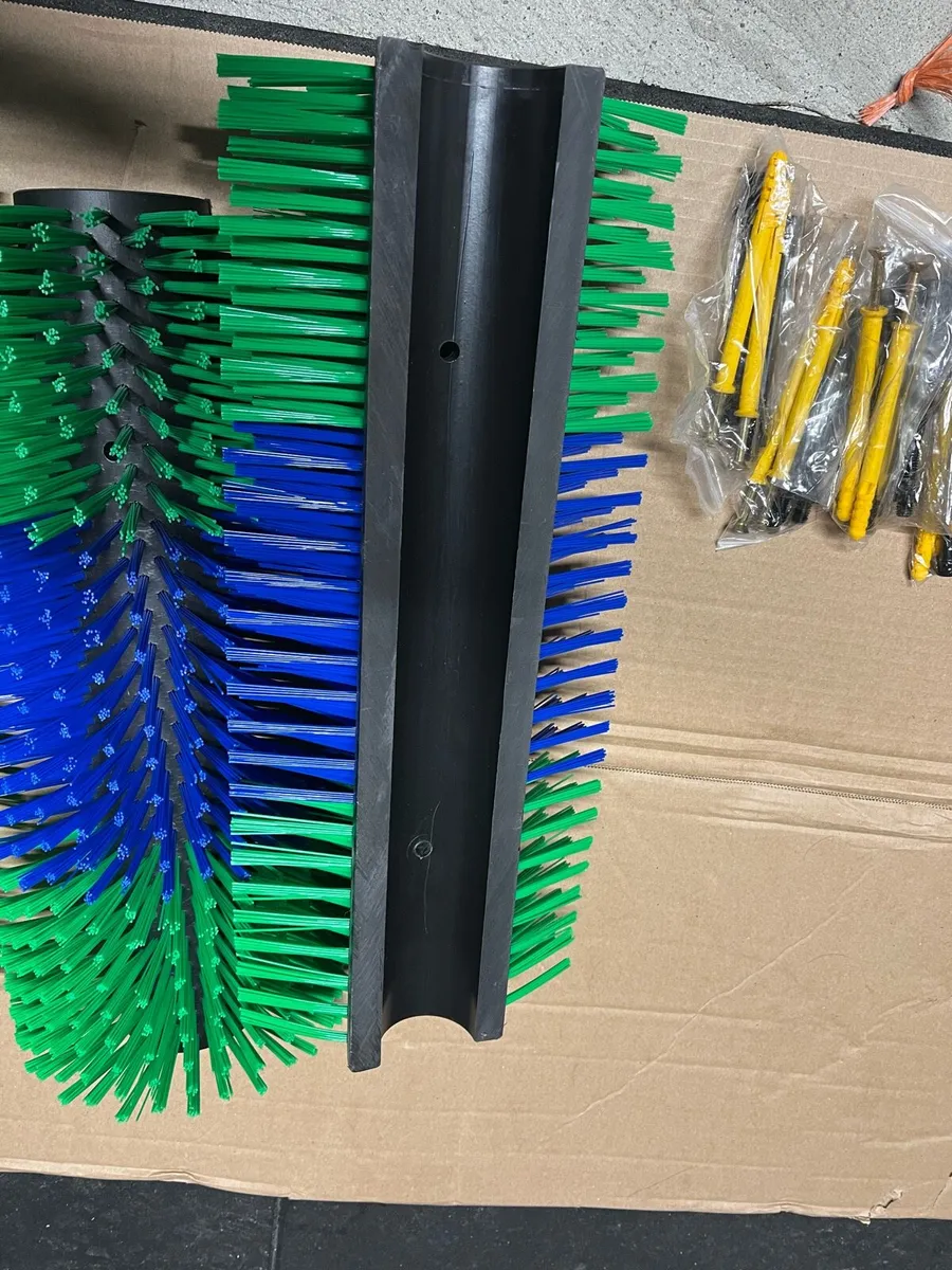 Gate/wall cow brushes - Image 3