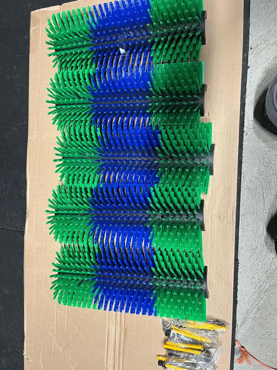 Gate/wall cow brushes - Image 2