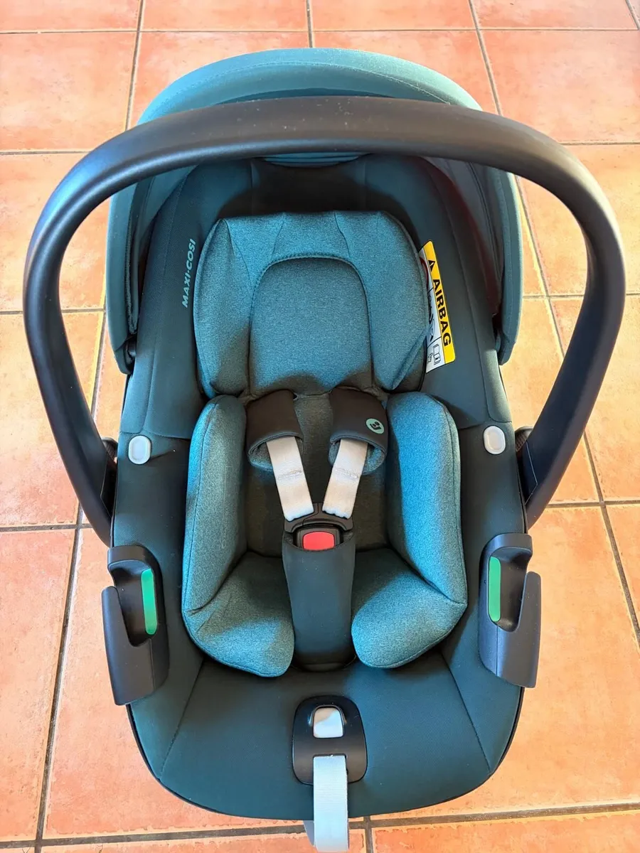 Maxi Cosi Pebble 360 infant car seat - Image 1