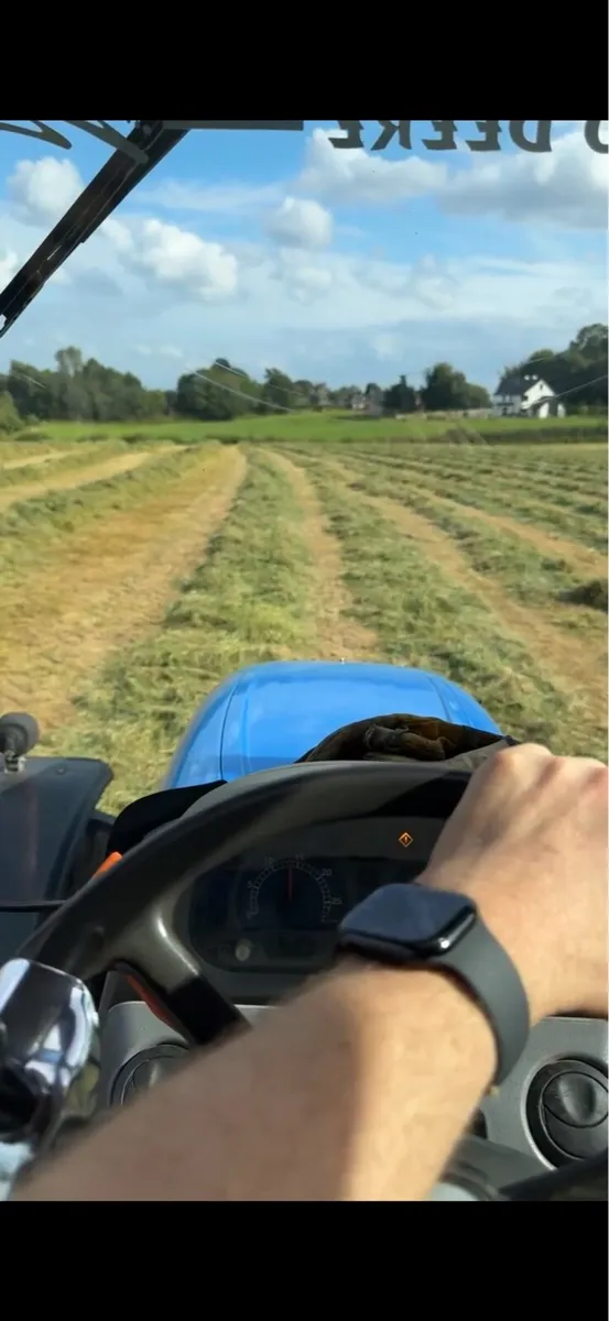 Silage and straw for sale - Image 4