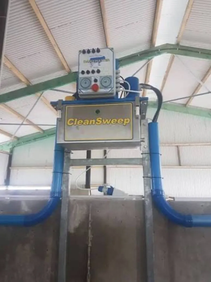 Dairymaster scraper unit automatic scraper WANTED! - Image 2