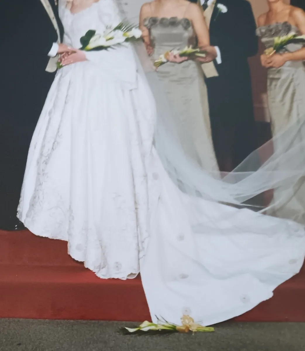 Wedding dress - Image 3