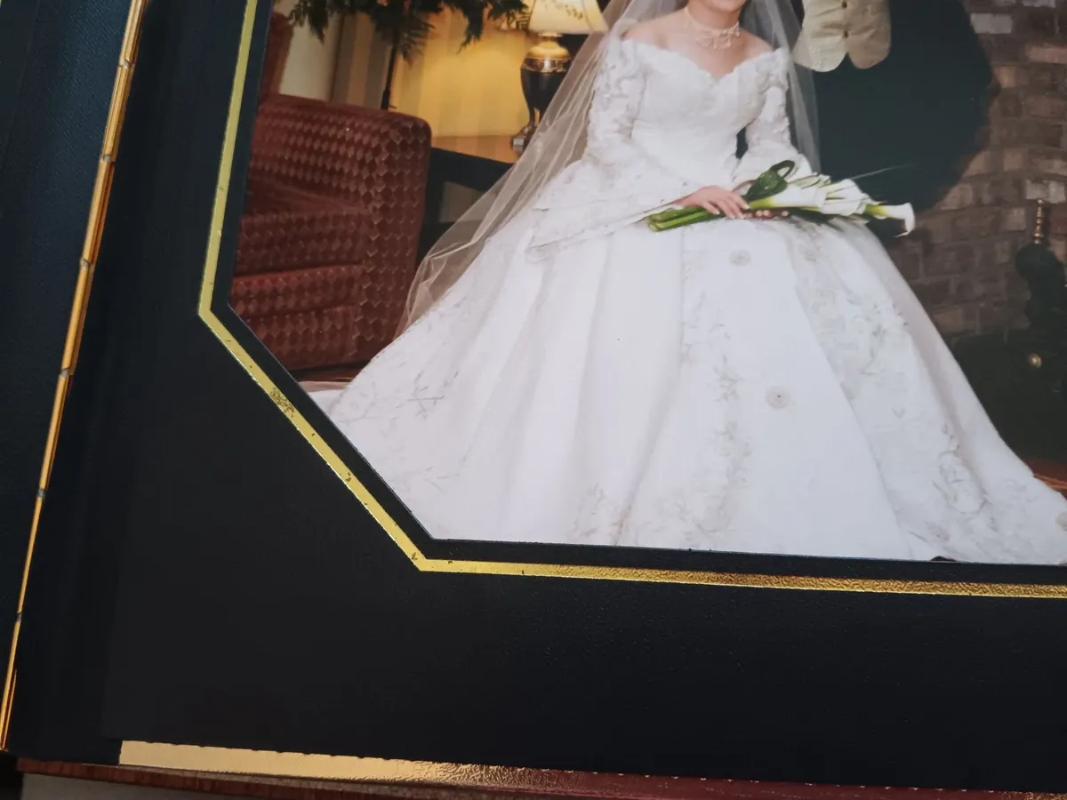 Wedding dress - Image 4