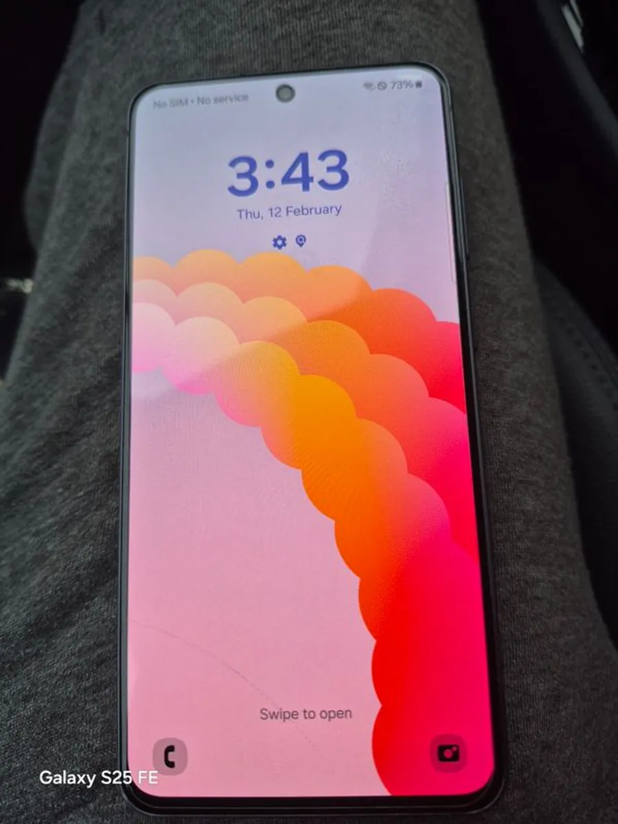 Samsung  s21 fe - Image 1