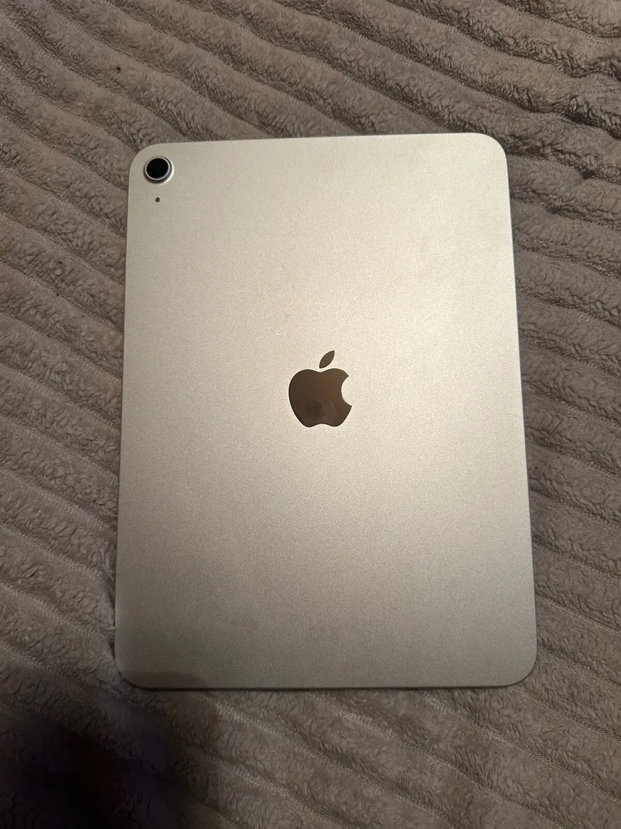Apple IPad (A16) - Image 1