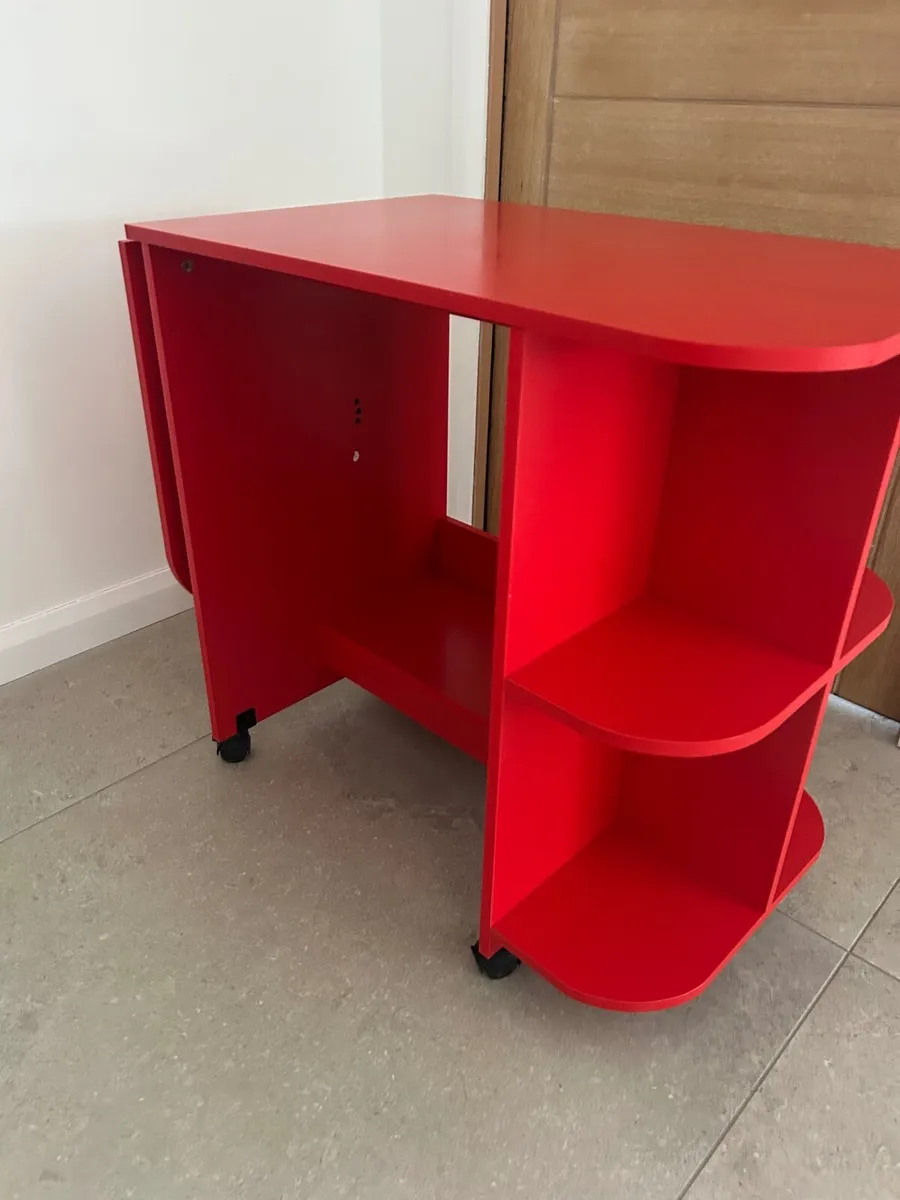 Crafting / art table - extendable and on castors - Image 1