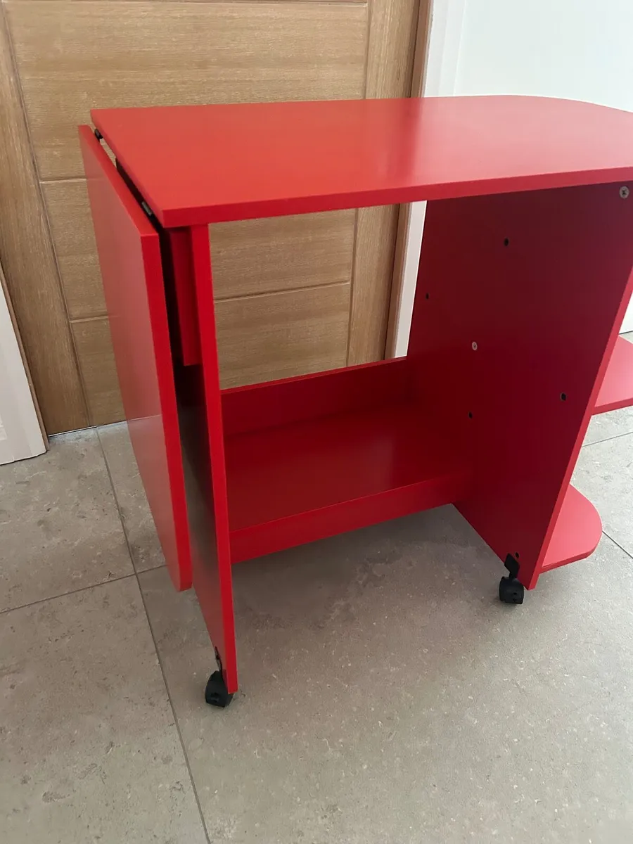 Crafting / art table - extendable and on castors - Image 3