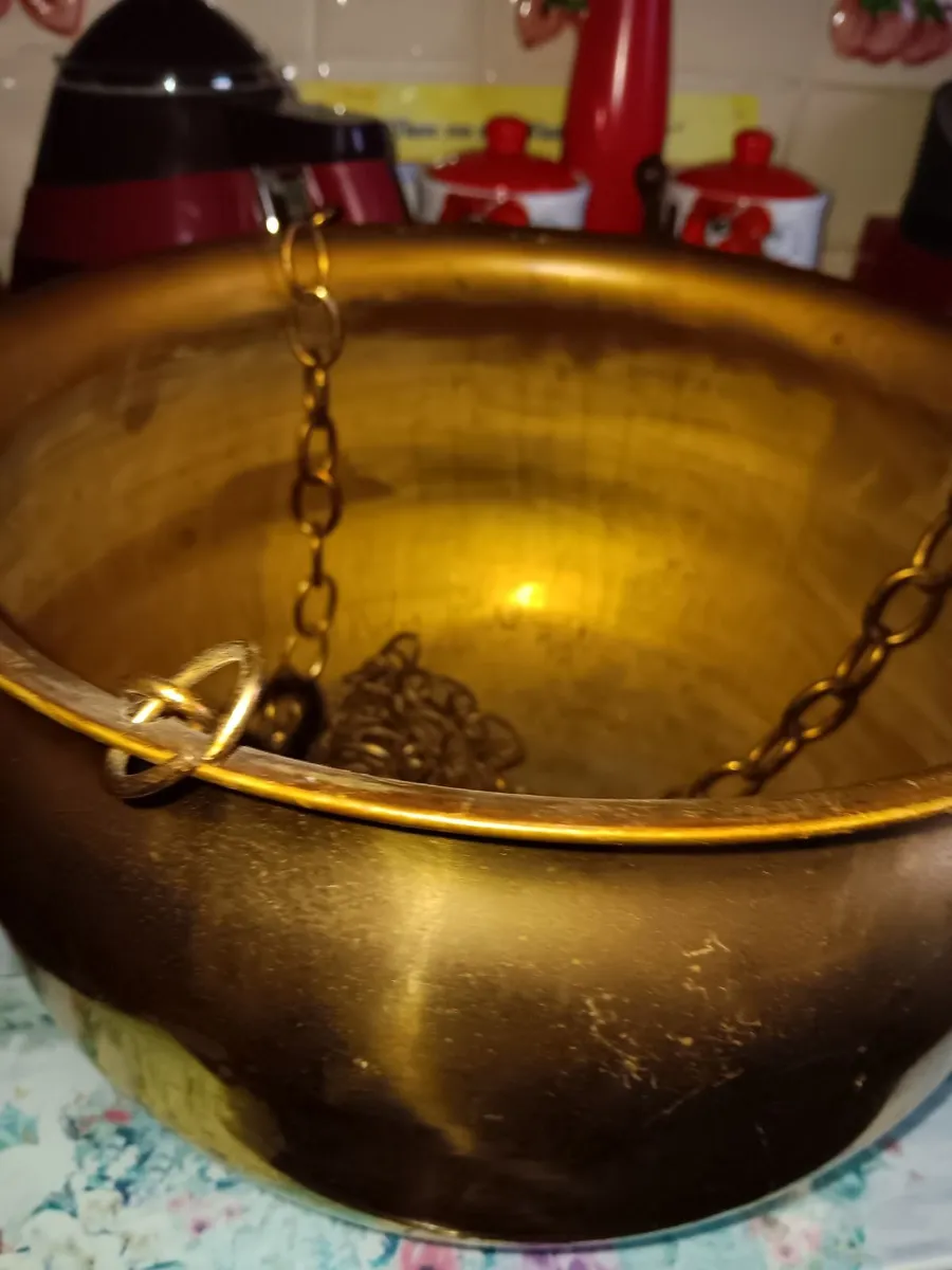 Large brass hanging plant pot - Image 3