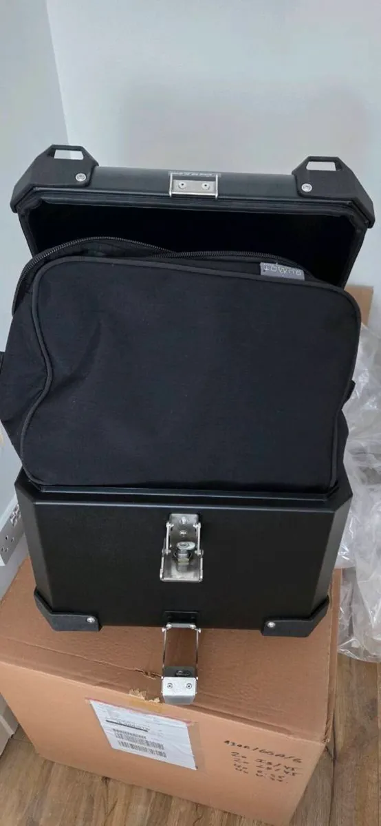 Bmw r1300 luggage - Image 2