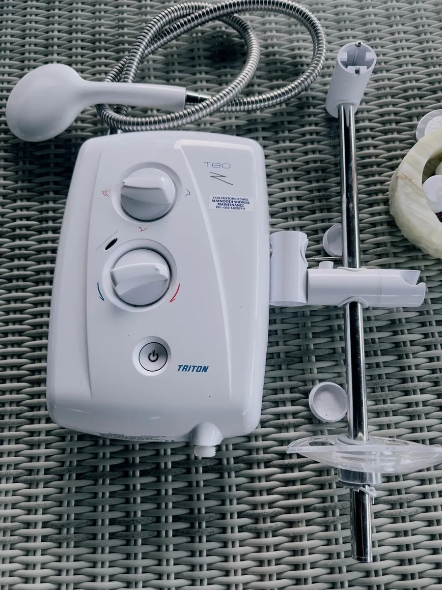 Triton shower - Image 1