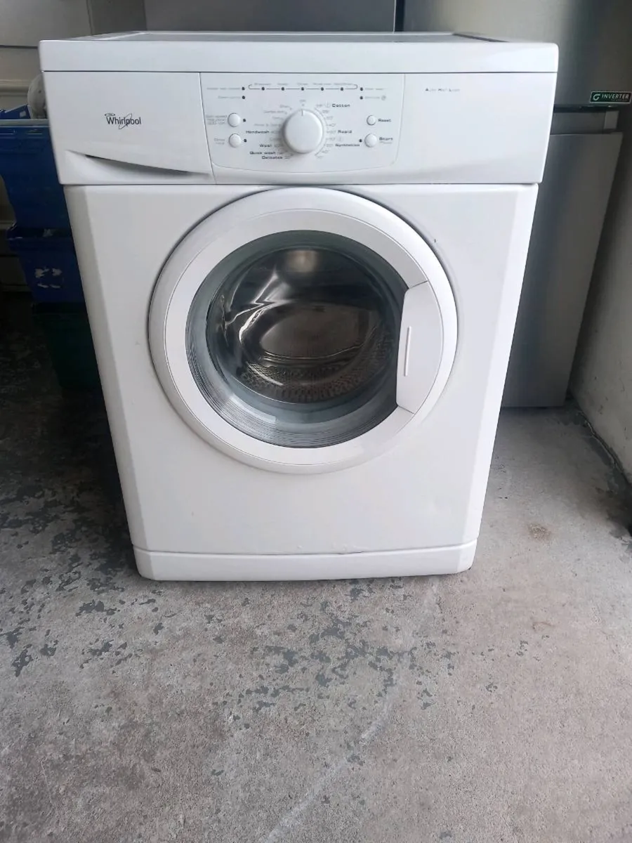Whirlpool 7kg washing machine - Image 1