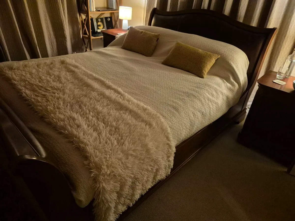 Kingsize Bed - Image 2