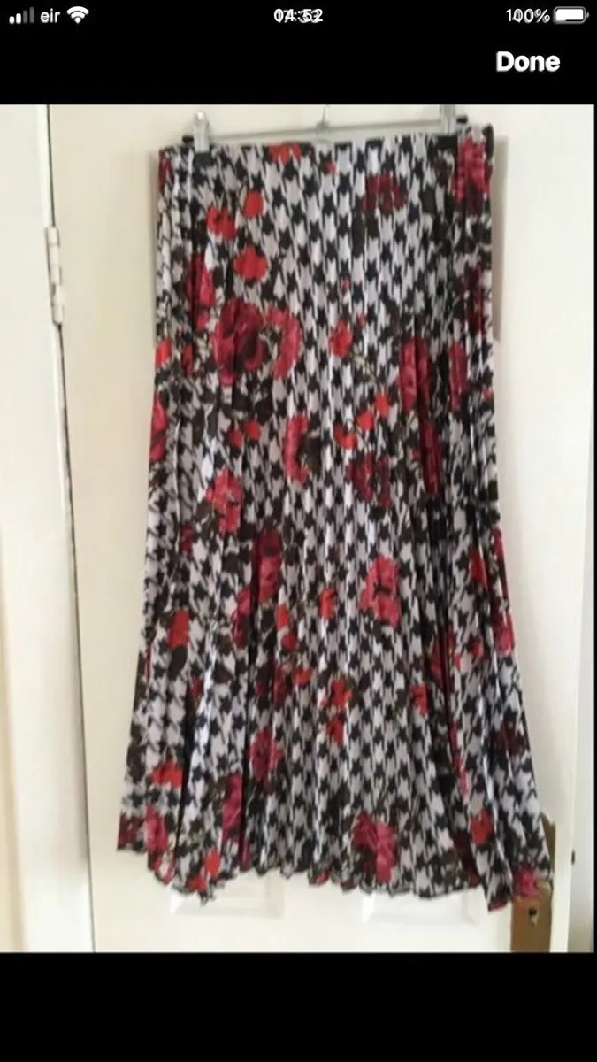 Ladies stunning skirt size M €10 - Image 2