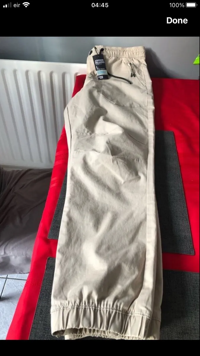 Mens BNWT joggers size L €15 - Image 3