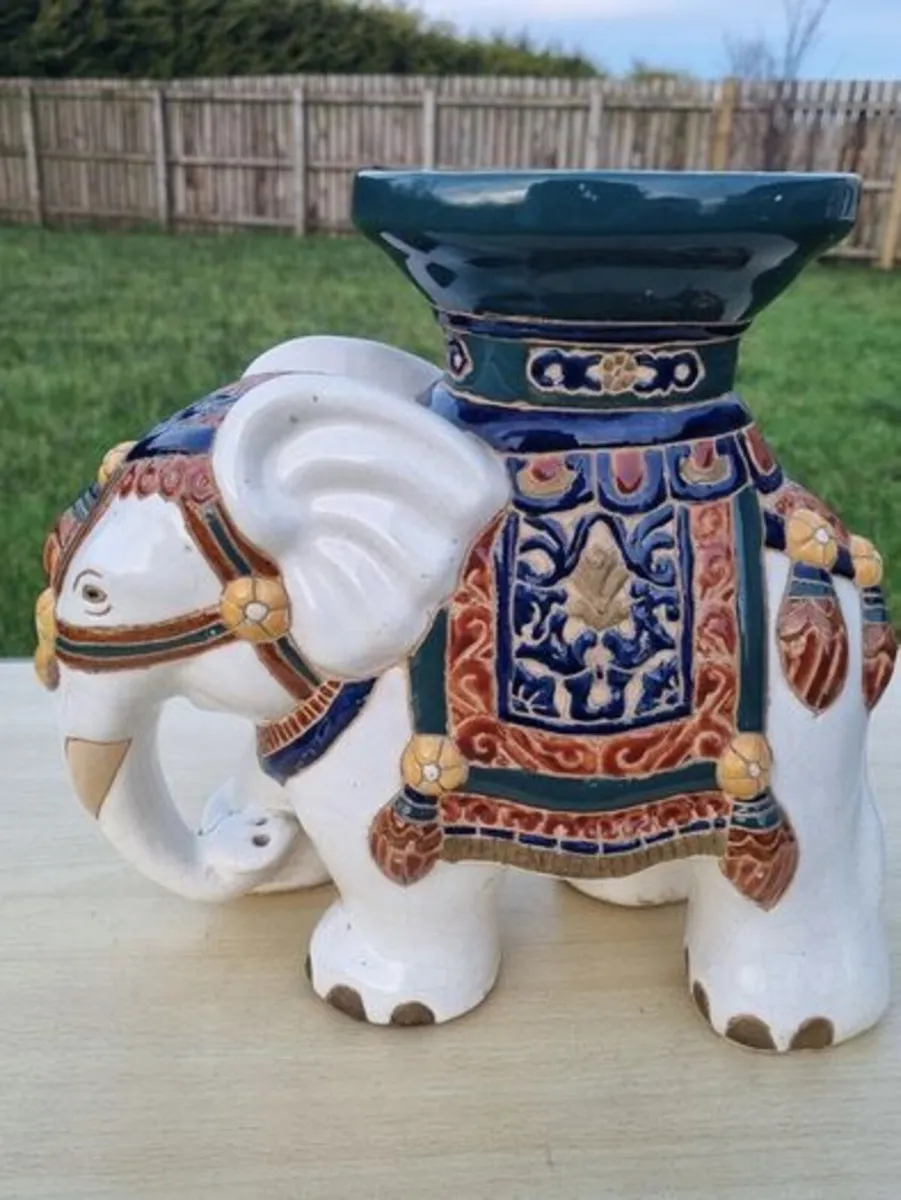 Vintage flower stand in the shape of an elephant - Image 1